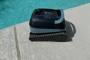 Maytronics Dolphin EON 120d review: Built to get pool grit